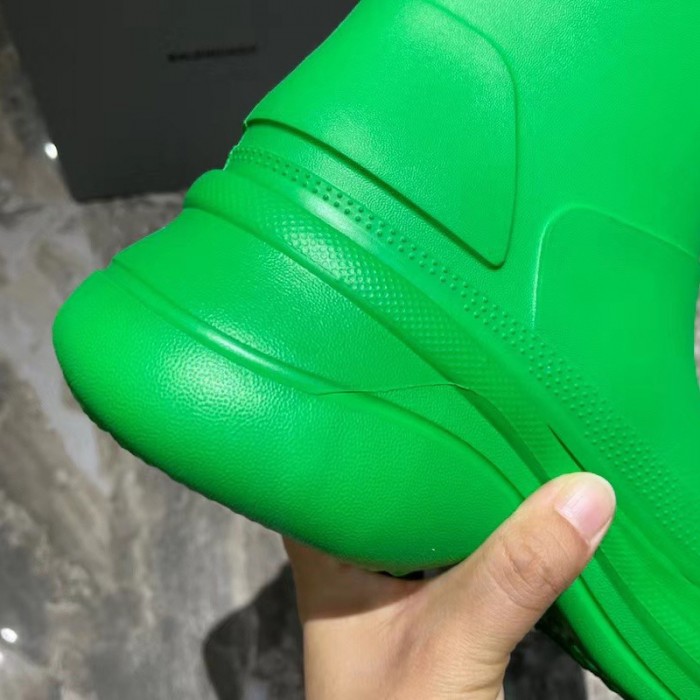 Ba*len*cia*ga crocs™ boot in green