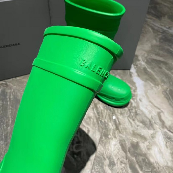 Ba*len*cia*ga crocs™ boot in green