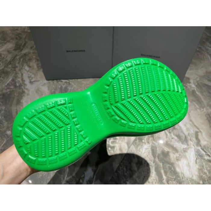 Ba*len*cia*ga crocs™ boot in green