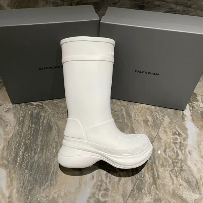 Ba*len*cia*ga crocs™ boot in white