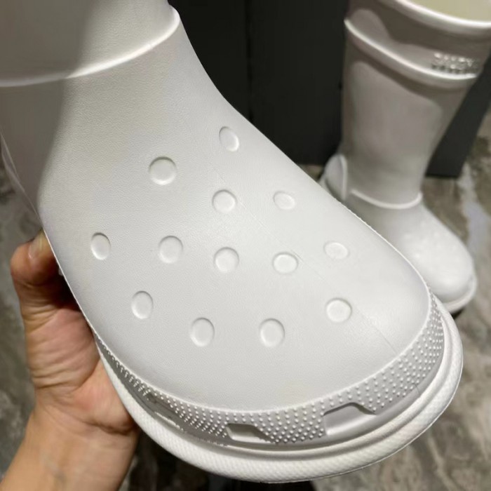 Ba*len*cia*ga crocs™ boot in white