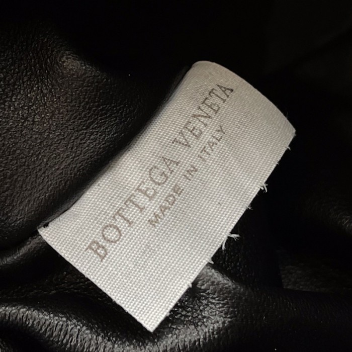 B V The Chain Pouch Black / Silver