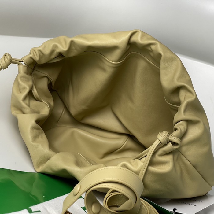 B V The Medium Bulb Bag Beige