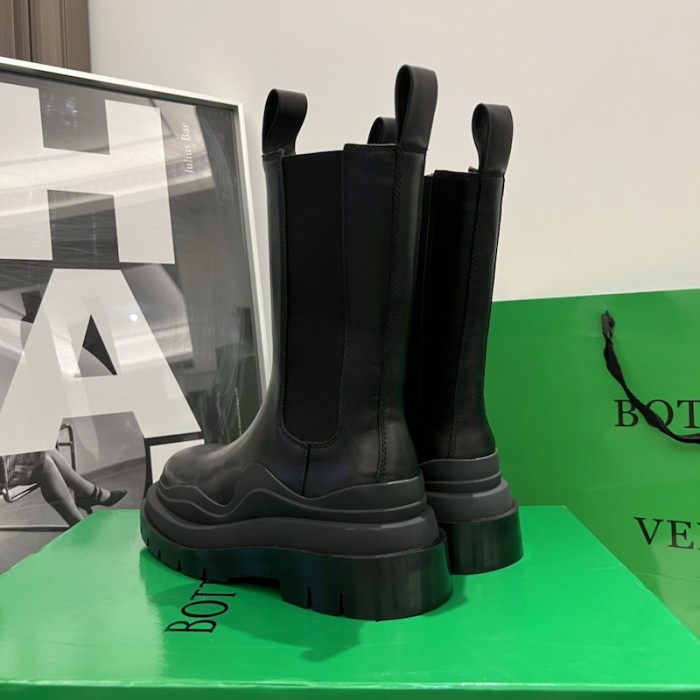 B V Tire Chelsea Boot Black / Black