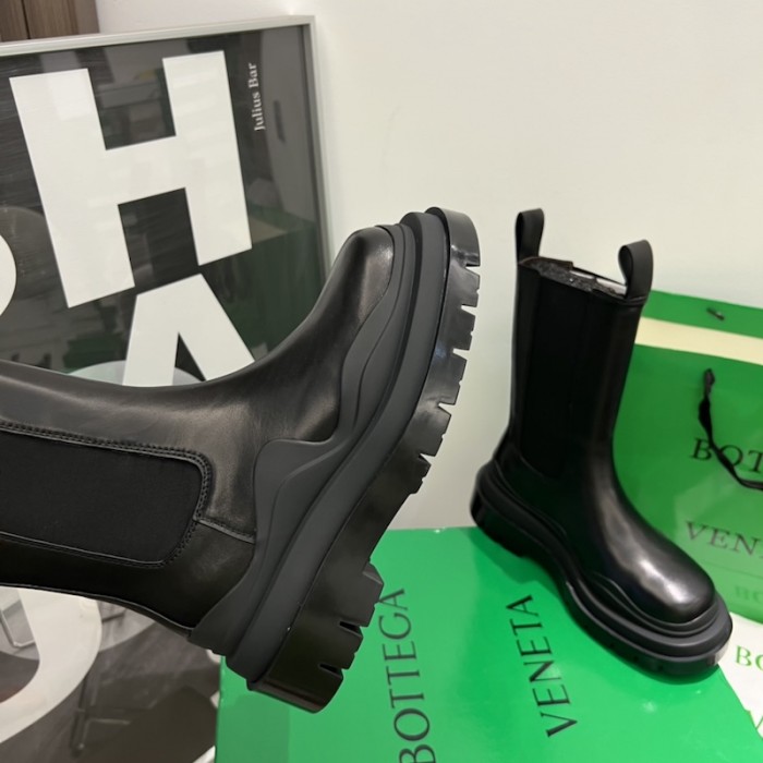 B V Tire Chelsea Boot Black / Black