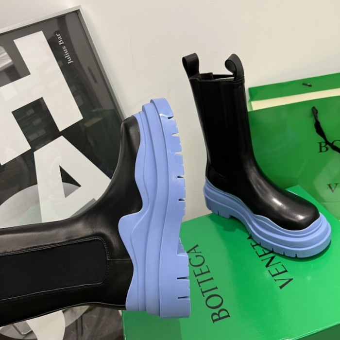 B V Tire Chelsea Boot Black / Lavender