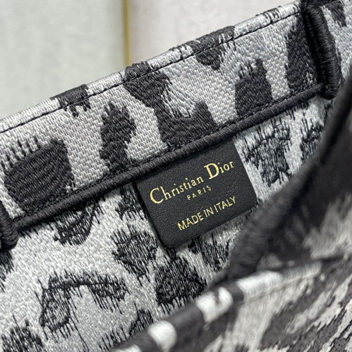 D*or book tote gray leopard mizza embroidery