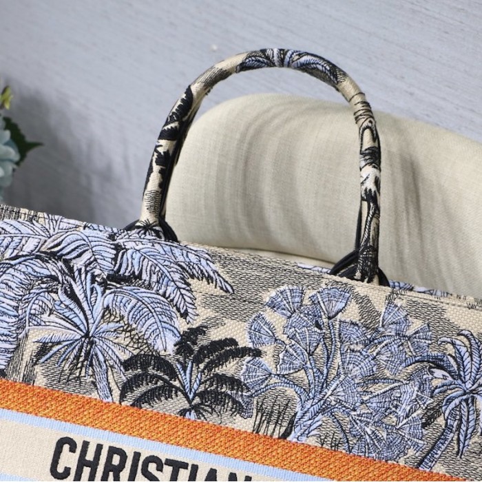 D*or book tote bag coconut forest