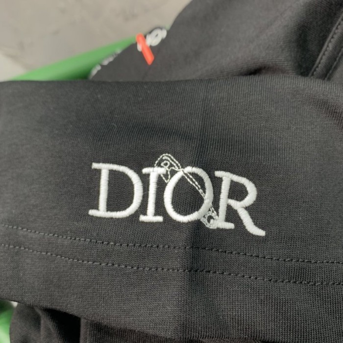 D*or t-shirt ecru linen and cotton with D*oramour graffiti motif black