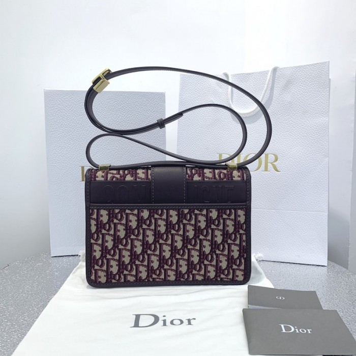 D*or 30 montaigne D*or oblique bag burgundy