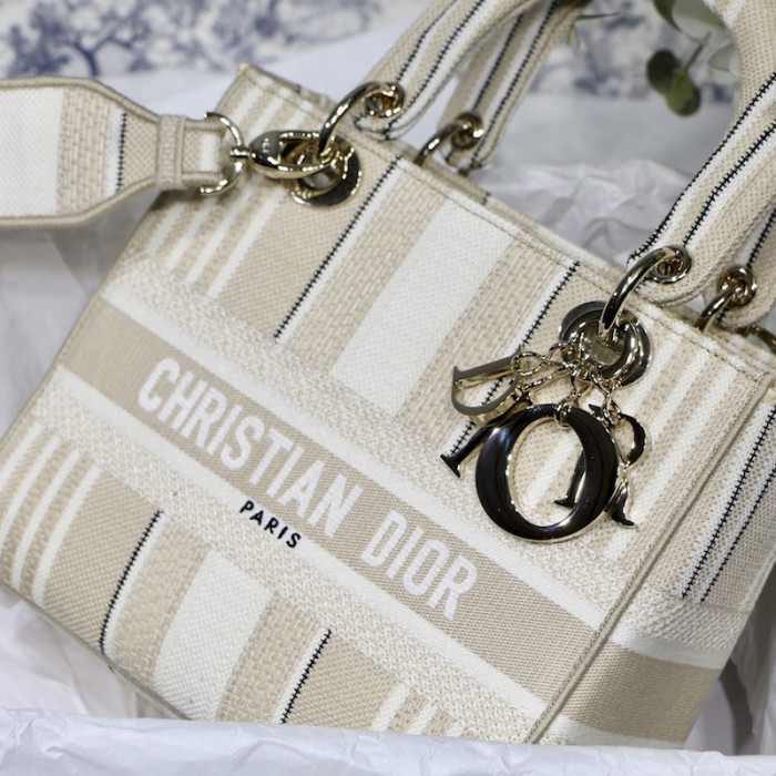 D*or medium lady d-lite bag beige stripes embroidery