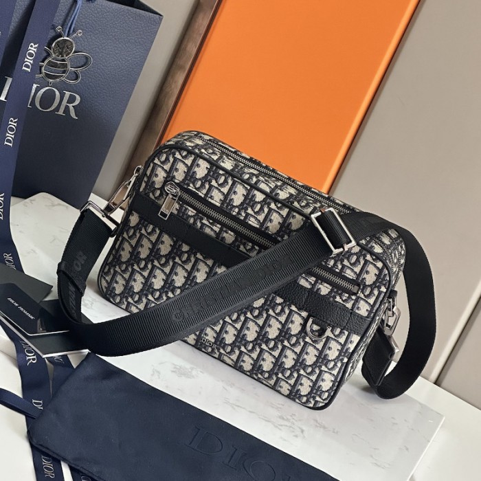 D*or maxi safari bag with strap beige and black D*or oblique jacquard