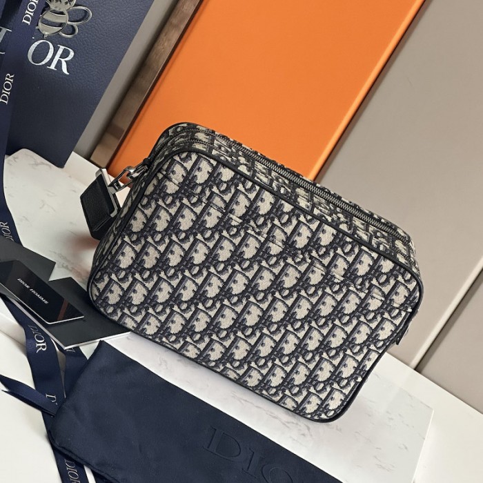 D*or maxi safari bag with strap beige and black D*or oblique jacquard