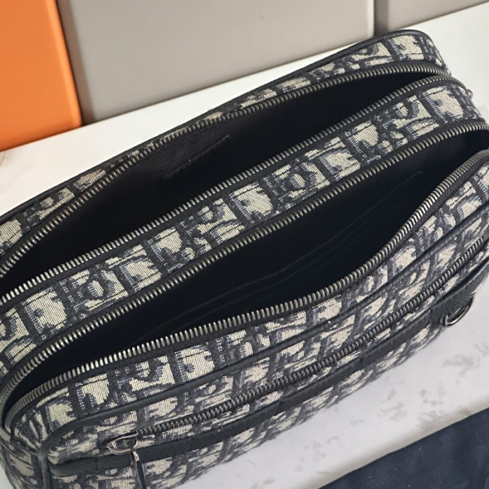 D*or maxi safari bag with strap beige and black D*or oblique jacquard