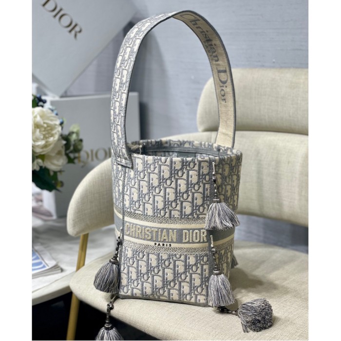 D*or d-bubble bucket bag grey oblique