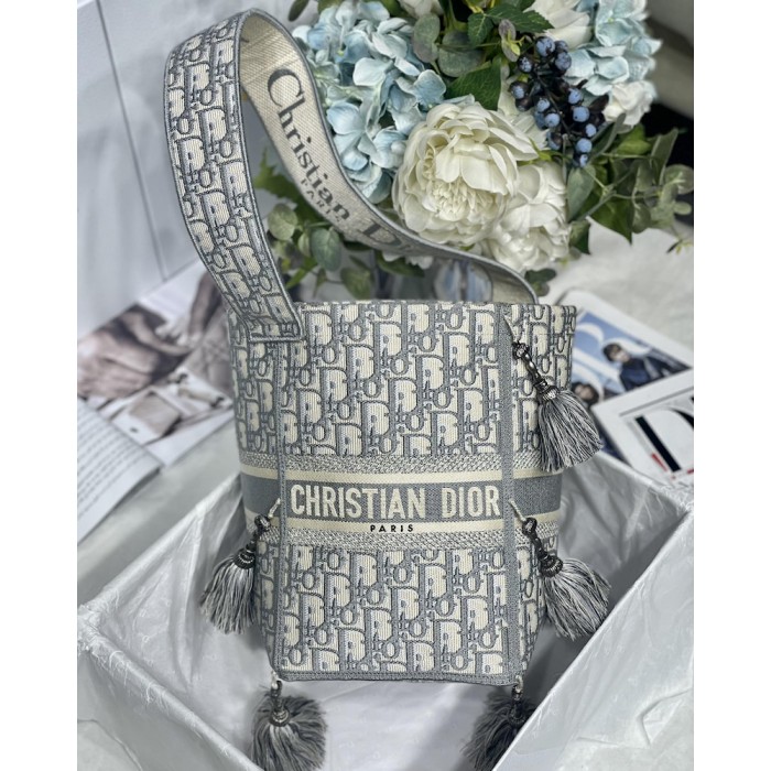 D*or d-bubble bucket bag grey oblique