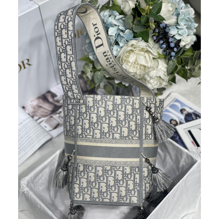D*or d-bubble bucket bag grey oblique