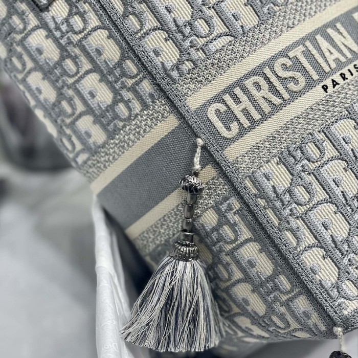 D*or d-bubble bucket bag grey oblique