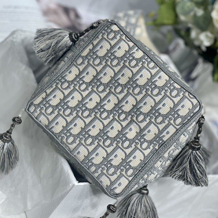 D*or d-bubble bucket bag grey oblique
