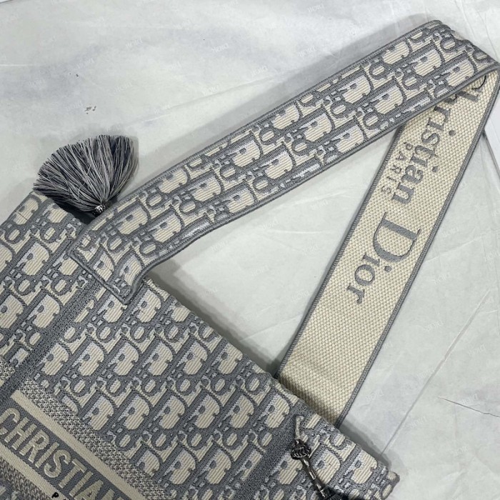 D*or d-bubble bucket bag grey oblique