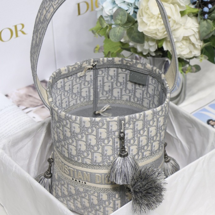 D*or d-bubble bucket bag grey oblique