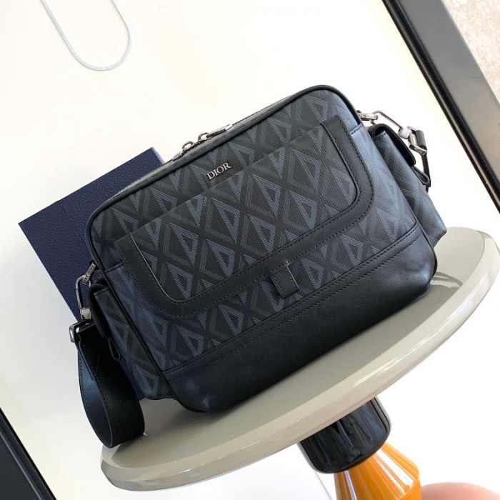 D*or hit the road messenger bag black cd diamond canvas