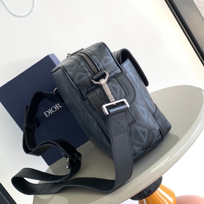 D*or hit the road messenger bag black cd diamond canvas