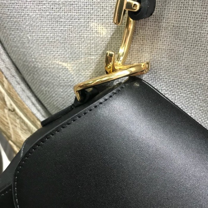 D*or saddle calfskin bag black
