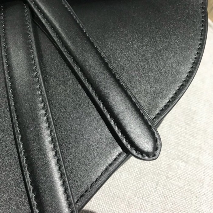 D*or saddle calfskin bag black