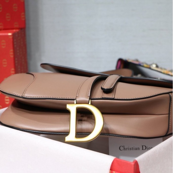 D*or saddle calfskin bag tan