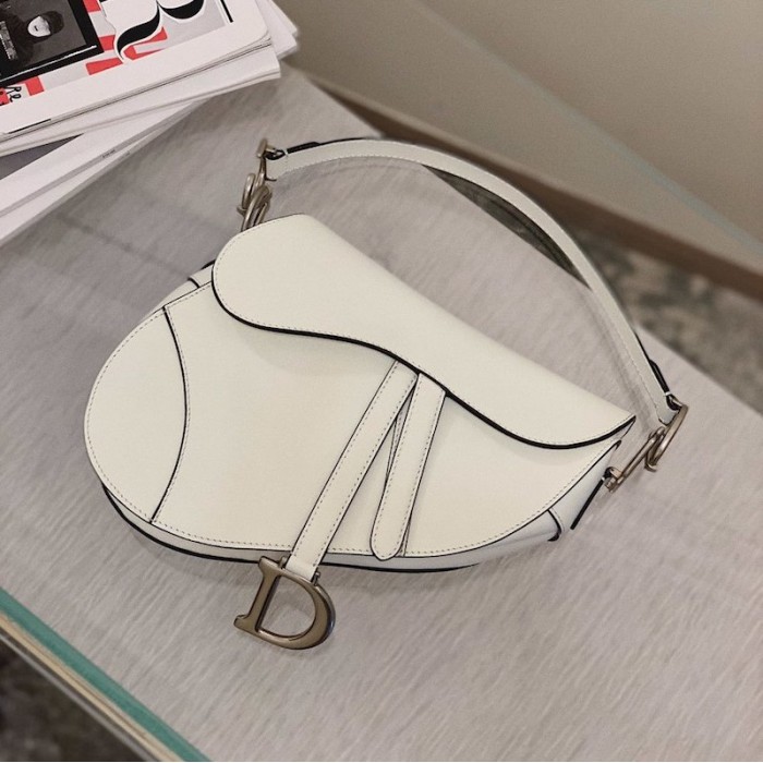 D*or saddle calfskin bag white