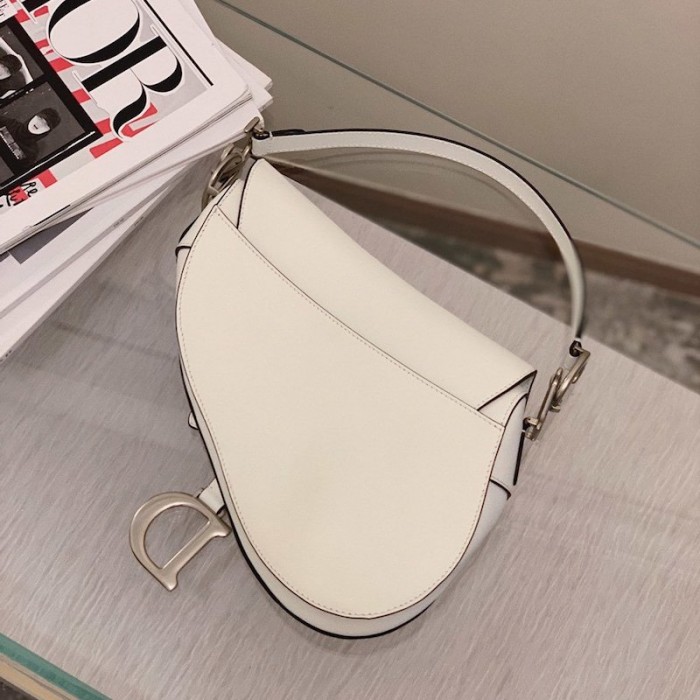 D*or saddle calfskin bag white
