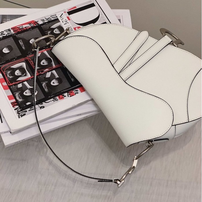 D*or saddle calfskin bag white