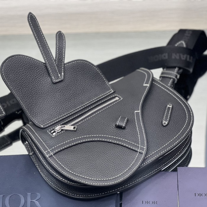 D*or saddle pouch black grained calfskin