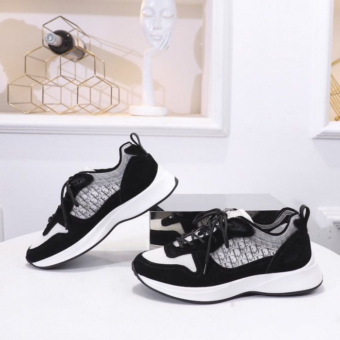 b25 D*or oblique runner sneaker in black suede