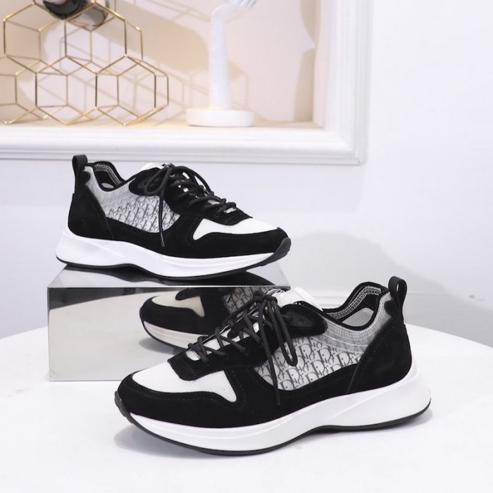 b25 D*or oblique runner sneaker in black suede