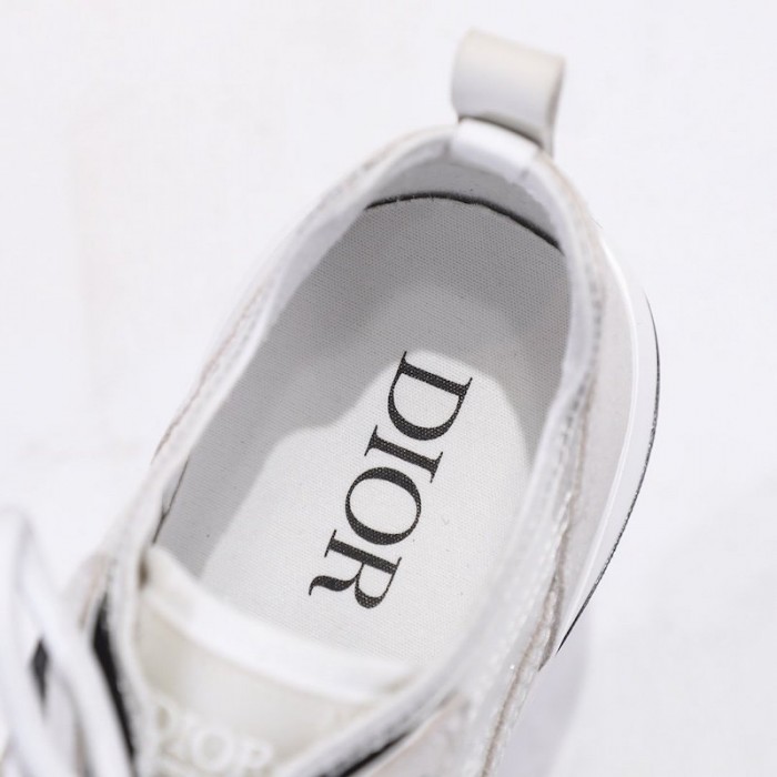 b25 D*or oblique runner sneaker in white suede