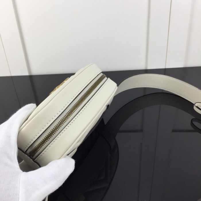G*u*i gg marmont matelassé leather belt bag white