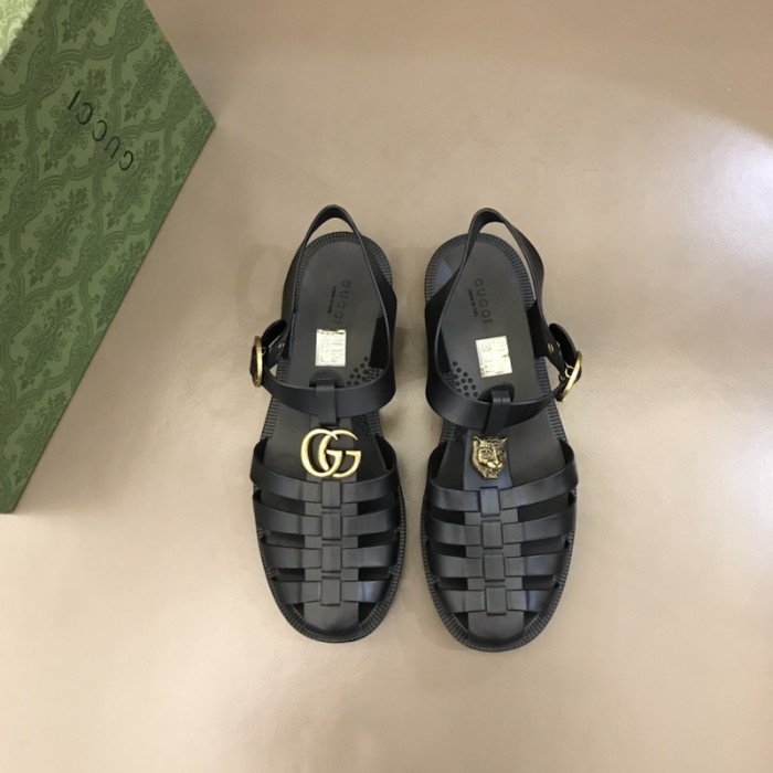 G*u*i rubber buckle strap sandal black
