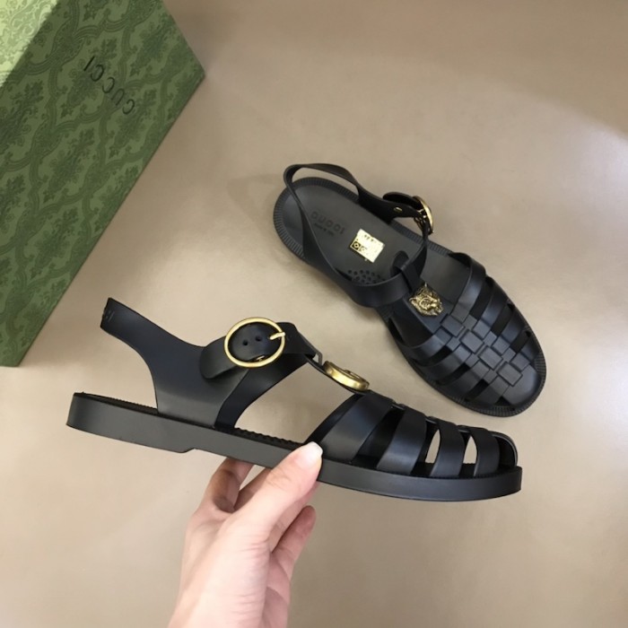 G*u*i rubber buckle strap sandal black