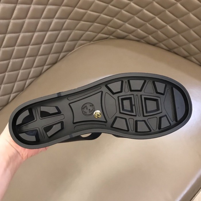 G*u*i rubber buckle strap sandal black