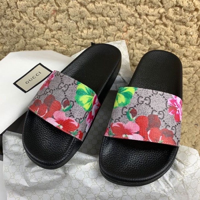 g*u*i gg blooms Sup*e slide sandal