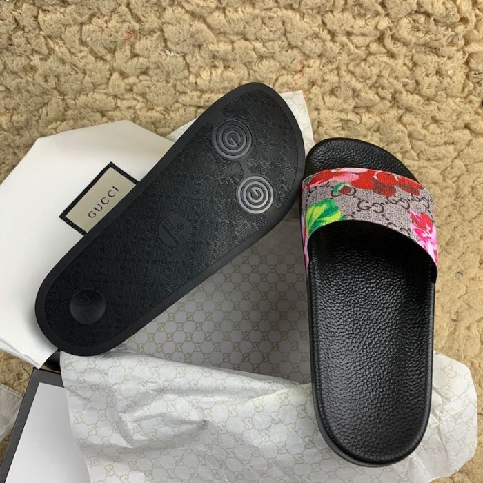 g*u*i gg blooms Sup*e slide sandal