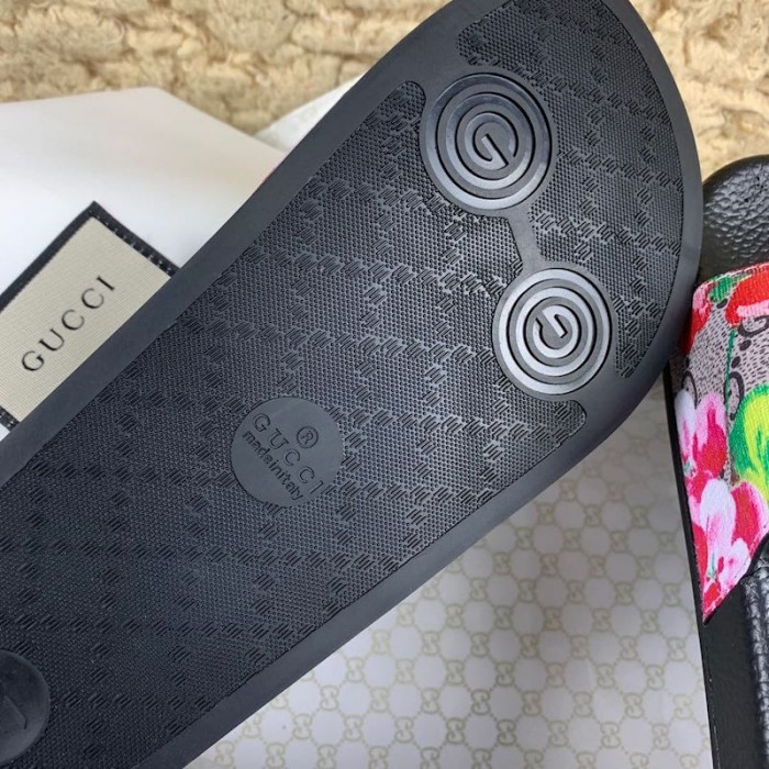 g*u*i gg blooms Sup*e slide sandal