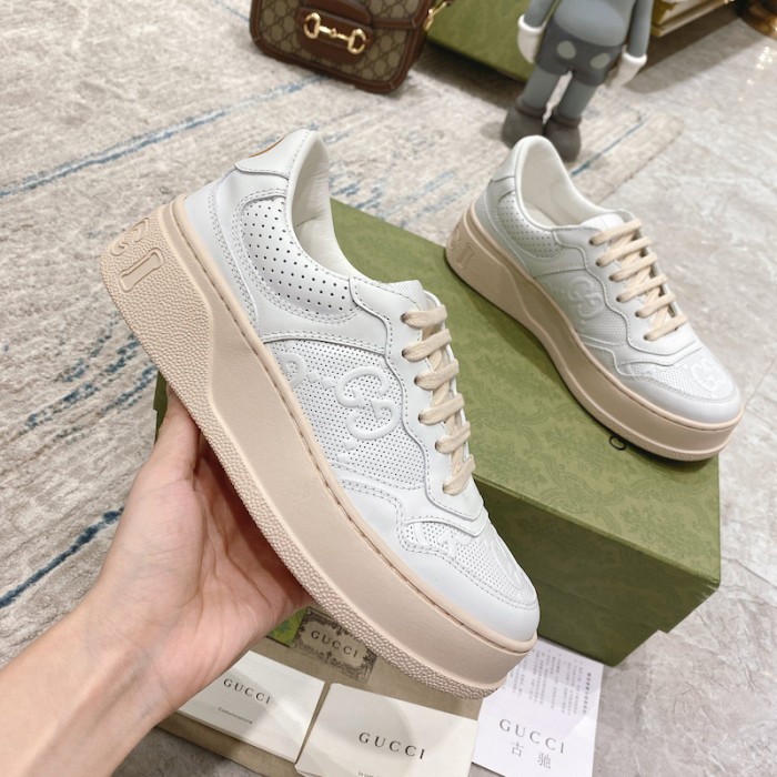 G*u*i gg embossed sneaker white canvas