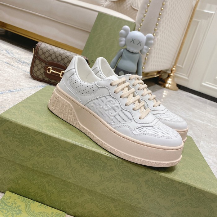 G*u*i gg embossed sneaker white canvas
