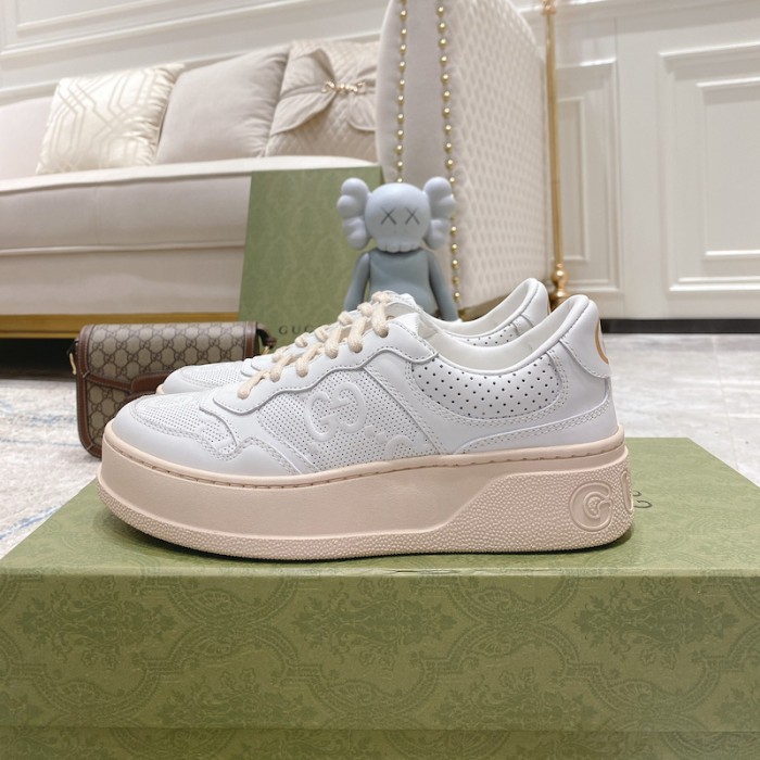 G*u*i gg embossed sneaker white canvas