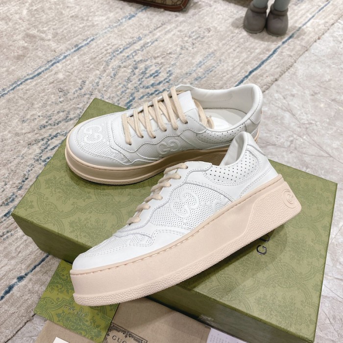 G*u*i gg embossed sneaker white canvas