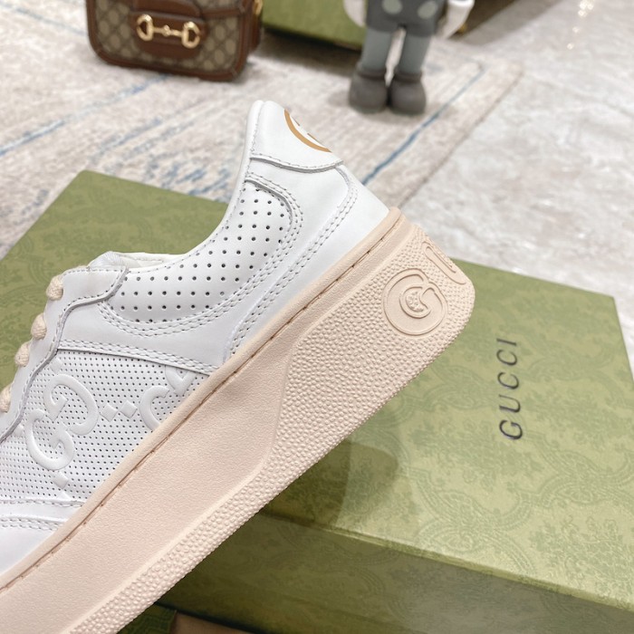 G*u*i gg embossed sneaker white canvas