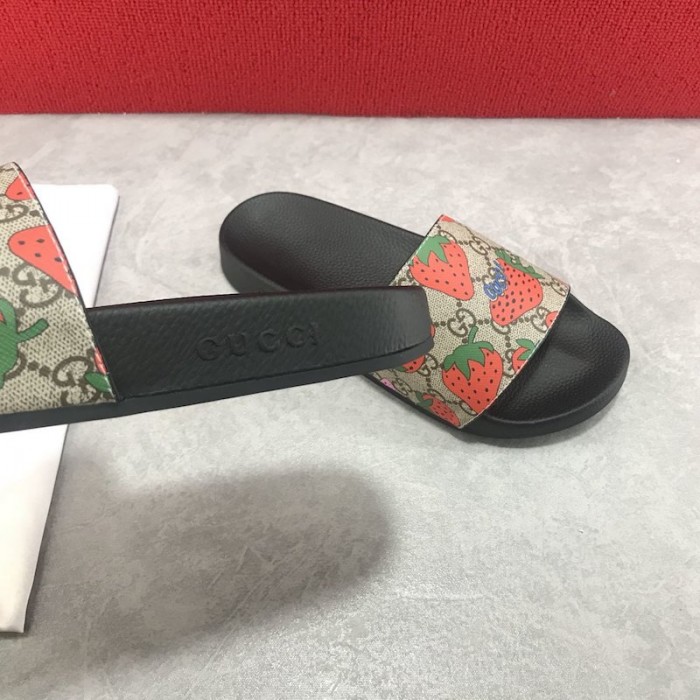 G*u*i gg strawberry slide sandal